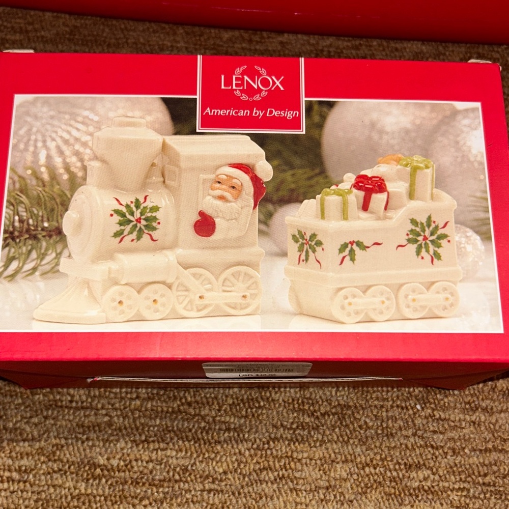 Lenox Holiday North Pole Express Salt and Pepper Set - Picture 4 of 6